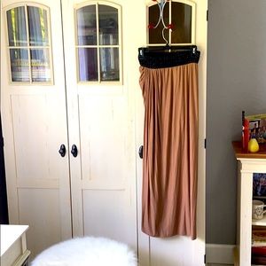 Hip slit skirt w suede like chocolate material